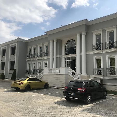 Jurgen Resort Тирана Екстер'єр фото