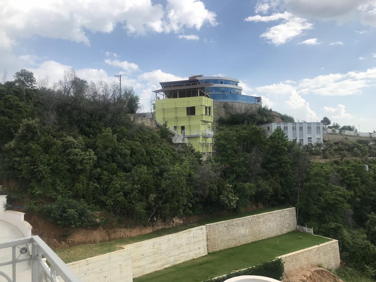 Jurgen Resort Тирана Екстер'єр фото