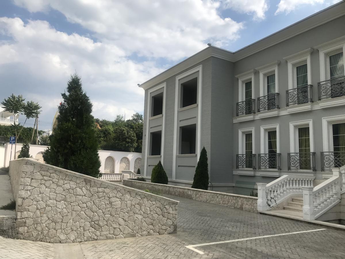 Jurgen Resort Тирана Екстер'єр фото