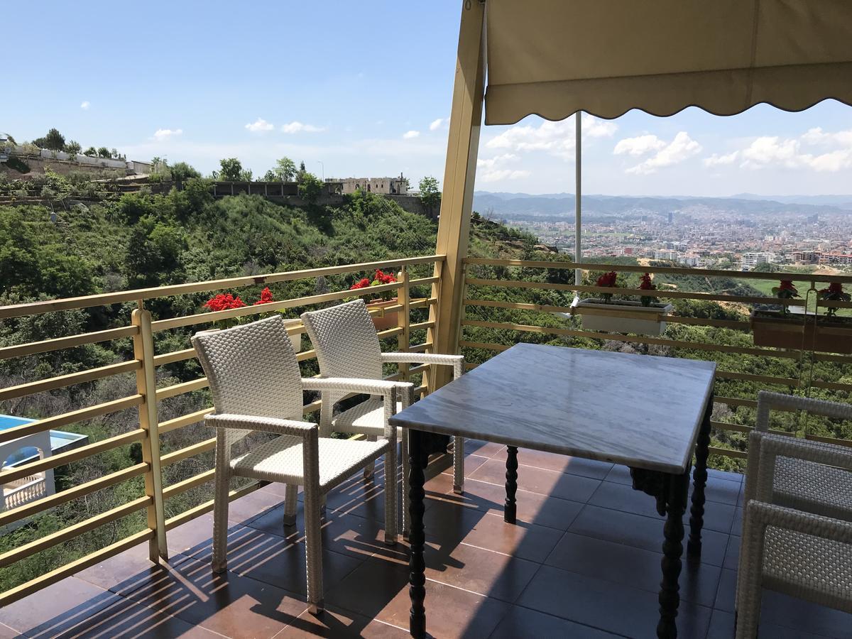 Jurgen Resort Тирана Екстер'єр фото
