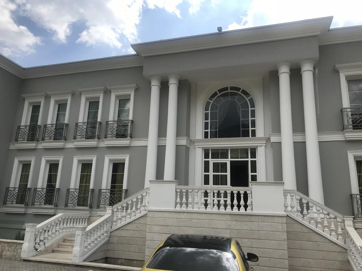 Jurgen Resort Тирана Екстер'єр фото
