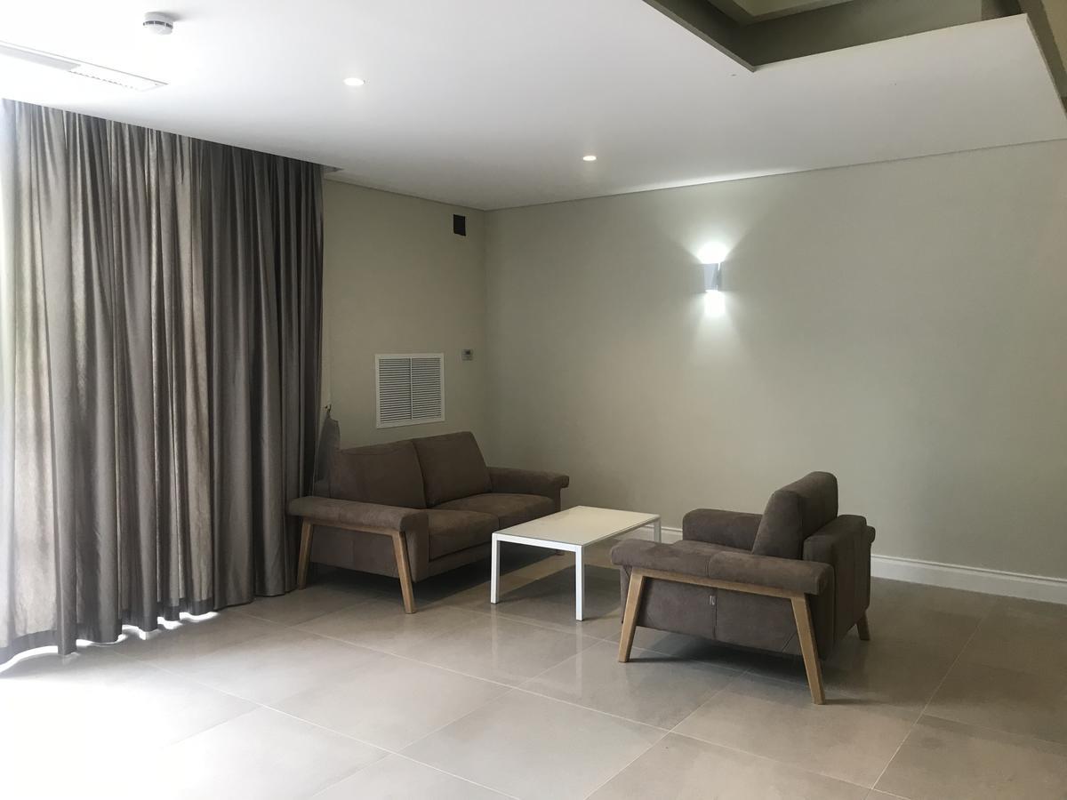 Jurgen Resort Тирана Екстер'єр фото