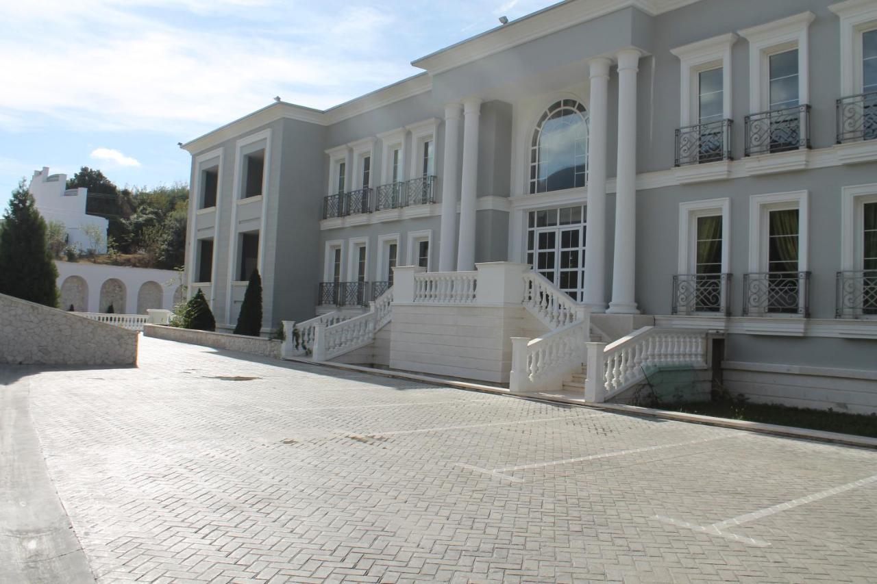 Jurgen Resort Тирана Екстер'єр фото
